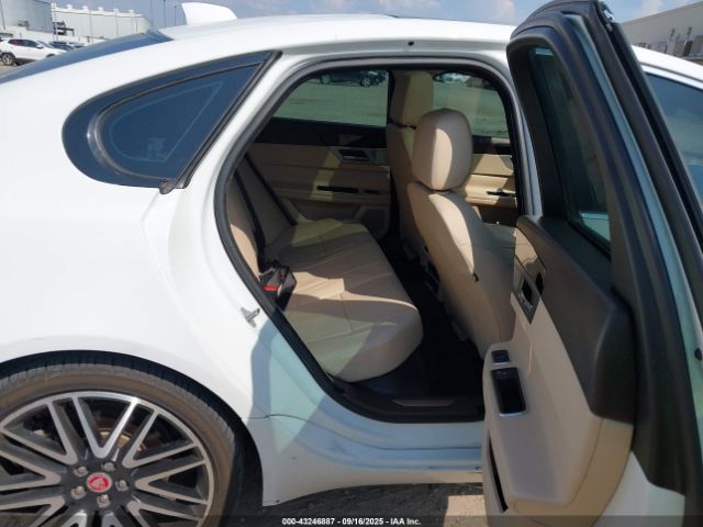 2017 JAGUAR XF SAJBD4BV8HCY43274 Photo 7