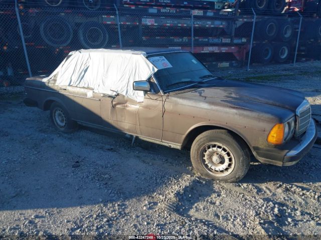 1983 MERCEDES-BENZ 300 WDBAB33A8DB016072