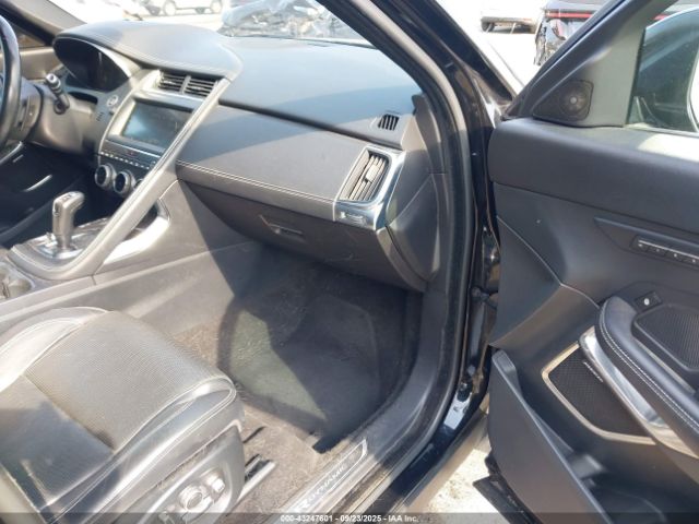 2018 JAGUAR E-PACE SADFM2GX4J1Z15950 Photo 4