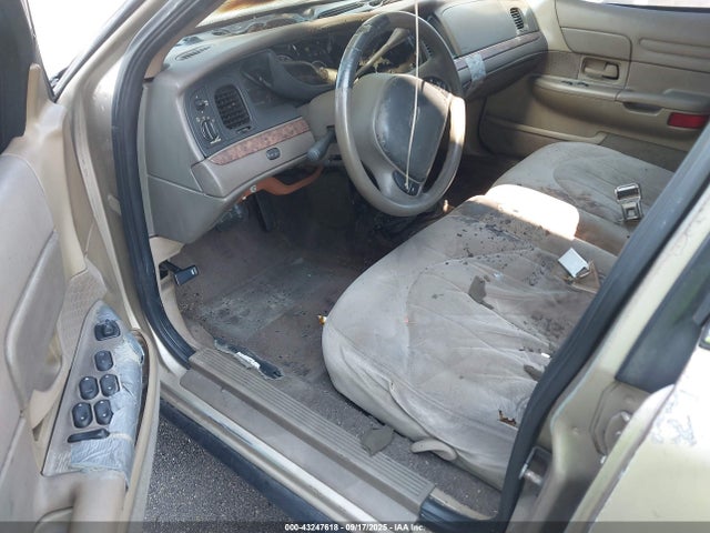 Aukcja sprzedaży 2000 Ford Crown Victoria, vin: 2FAFP73W3YX213686, numer aukcji: 43247618