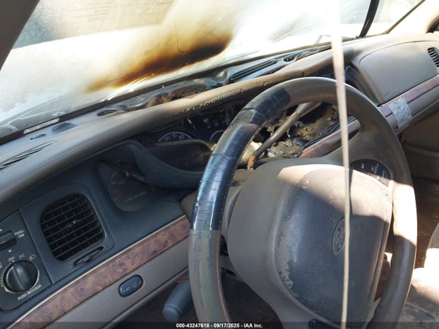 Aukcja sprzedaży 2000 Ford Crown Victoria, vin: 2FAFP73W3YX213686, numer aukcji: 43247618