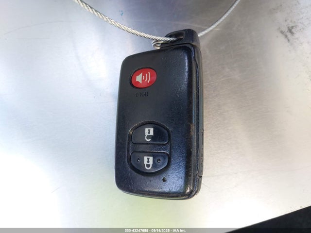 Toyota Prius Three 2014 JTDKN3DU8E1829487 Image 27