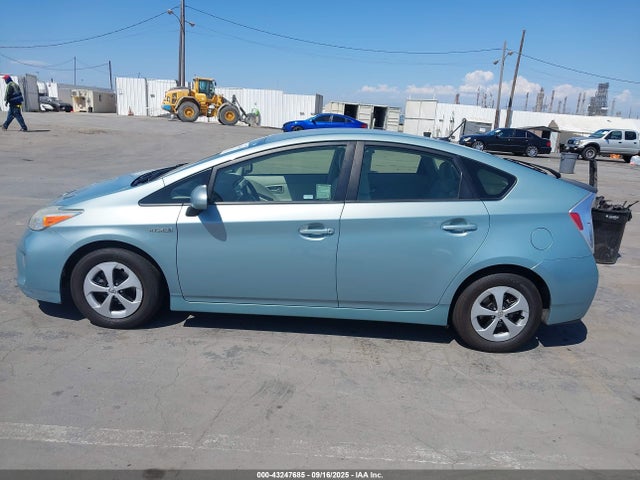 Toyota Prius Three 2014 JTDKN3DU8E1829487 Image 30
