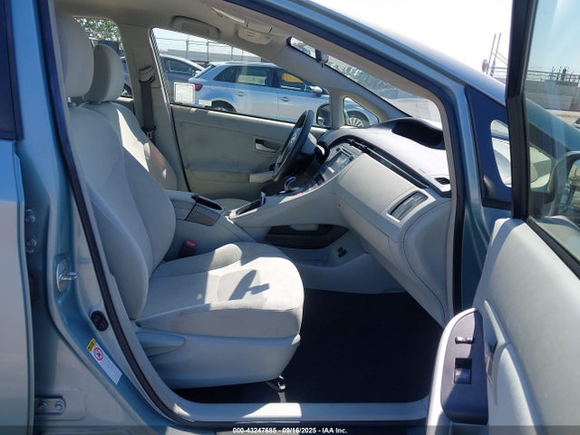Toyota Prius Three 2014 JTDKN3DU8E1829487 Image 21