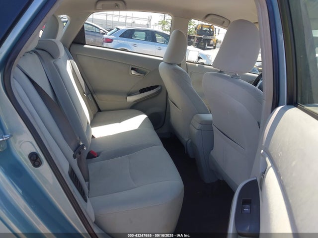 Toyota Prius Three 2014 JTDKN3DU8E1829487 Image 24
