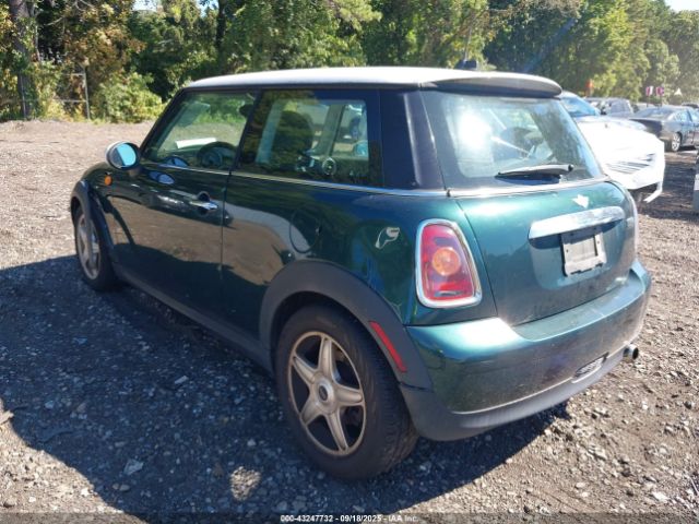 2007 MINI COOPER WMWMF33597TT53805 Photo 2