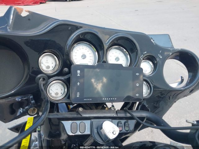 2009 HARLEY-DAVIDSON FLHX 1HD1KB41X9Y611079 Photo 6