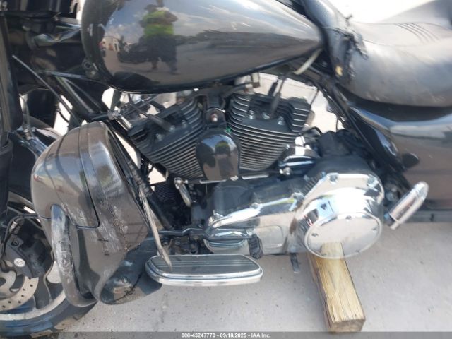 2009 HARLEY-DAVIDSON FLHX 1HD1KB41X9Y611079 Photo 8