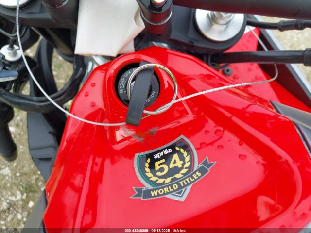 2021 APRILIA TUONO ZD4KSUE02MS000812 Photo 10