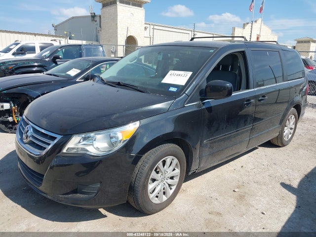 Volkswagen Routan 2014 2C4RVABG8ER134955 Image 2