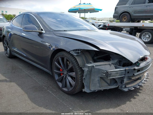 2015 TESLA MODEL S 5YJSA1H49FF083912 Photo 0