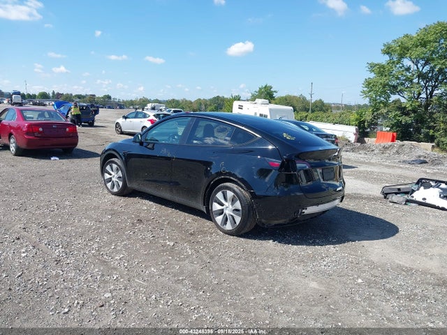 2021 TESLA MODEL Y 5YJYGDEE3MF228334 Photo 2