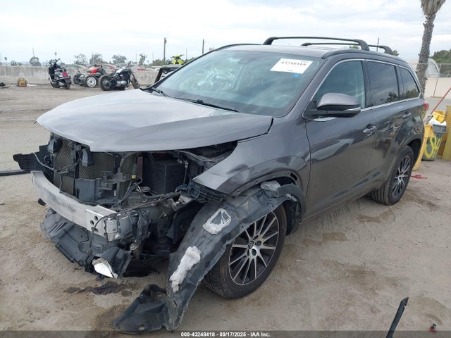 Toyota 2gr-fks 2018 5TDKZRFH1JS538415 Image 2