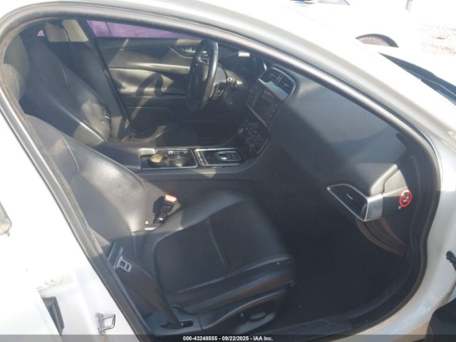 2017 JAGUAR XE SAJAR4BG5HA977296 Photo 4