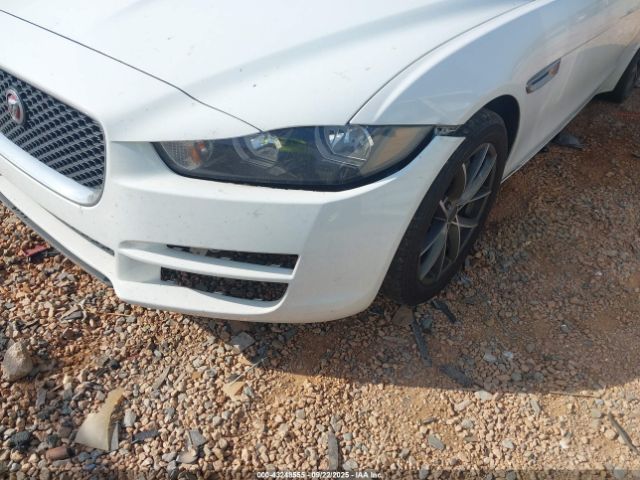 2017 JAGUAR XE SAJAR4BG5HA977296 Photo 5