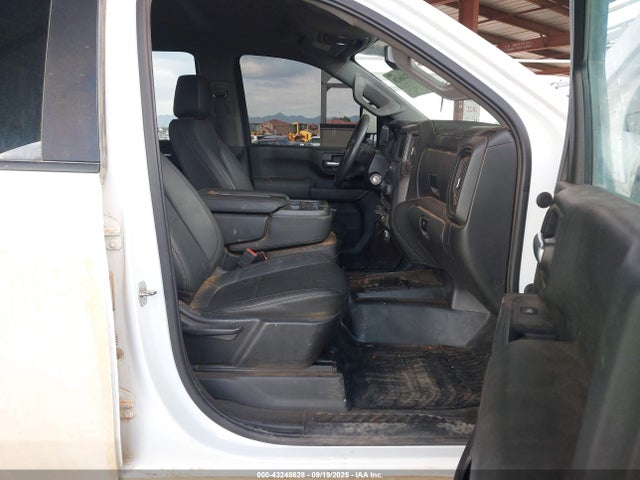 Chevrolet l8t 2023 1GC1YLE74PF165500 Image 5