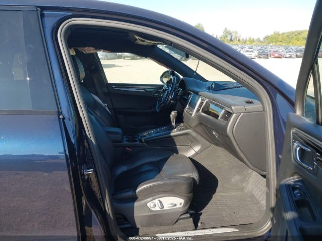 2017 PORSCHE MACAN WP1AB2A58HLB19234 Photo 4