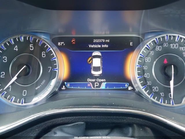 1C3CCCCGXFN509981 Chrysler 2015