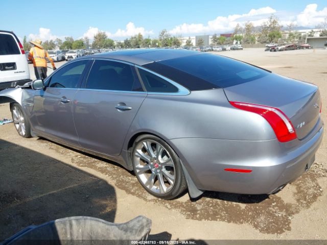 2011 JAGUAR XJ SAJWA2GE3BMV20856 Photo 2