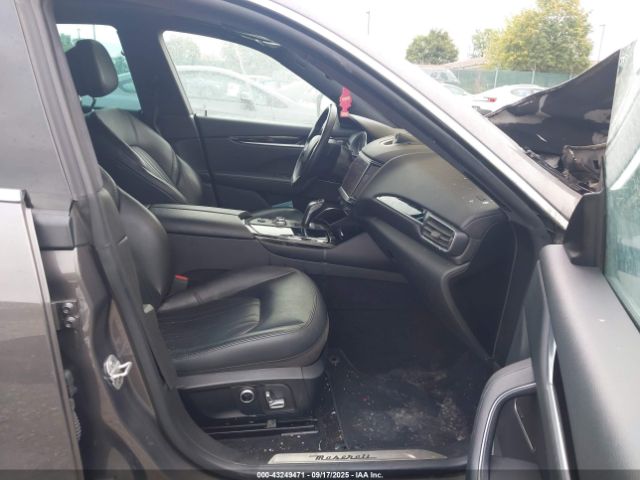 2021 MASERATI LEVANTE ZN661XUA4MX370785 Photo 4