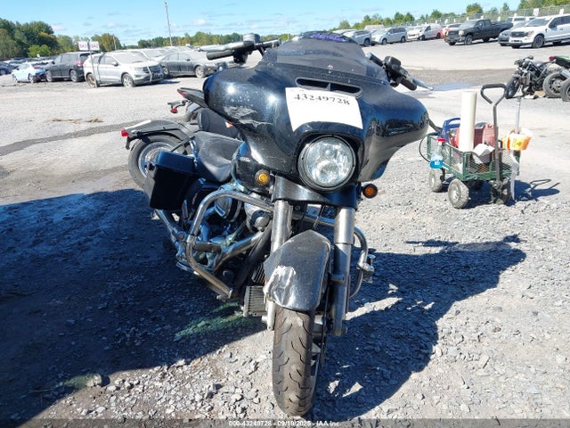 Harley-Davidson Street Glide 2017 1HD1KBC19HB611867 Image 5