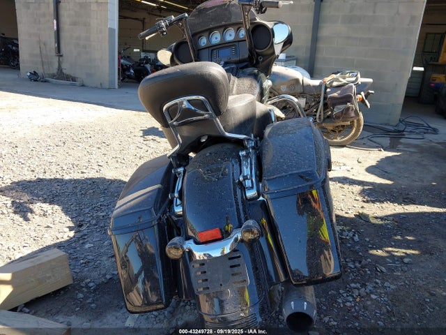 Harley-Davidson Street Glide 2017 1HD1KBC19HB611867 Image 6