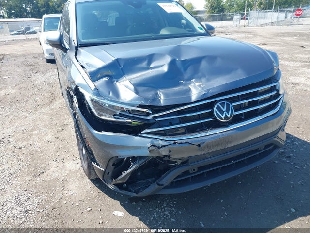 3VV2B7AX4NM031748 Volkswagen Tiguan