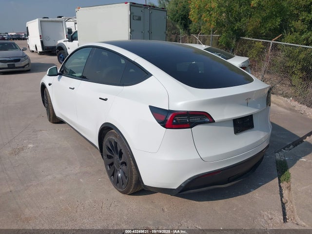 2023 TESLA MODEL Y 7SAYGDEF1PF864976 Photo 2