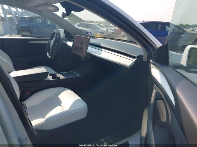 2023 TESLA MODEL Y 7SAYGDEF1PF864976 Photo 4