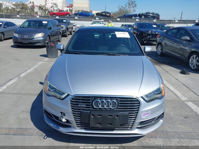WAUUPBFF6GA058717 Audi A3