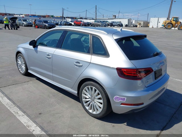 2016 AUDI A3 E-TRON WAUUPBFF6GA058717 Photo 2