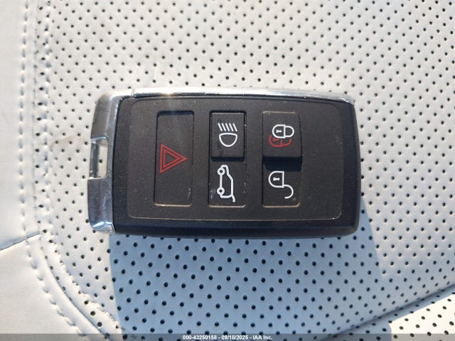 SALEJEEX7S2452467 Land Rover Defender 110 P300