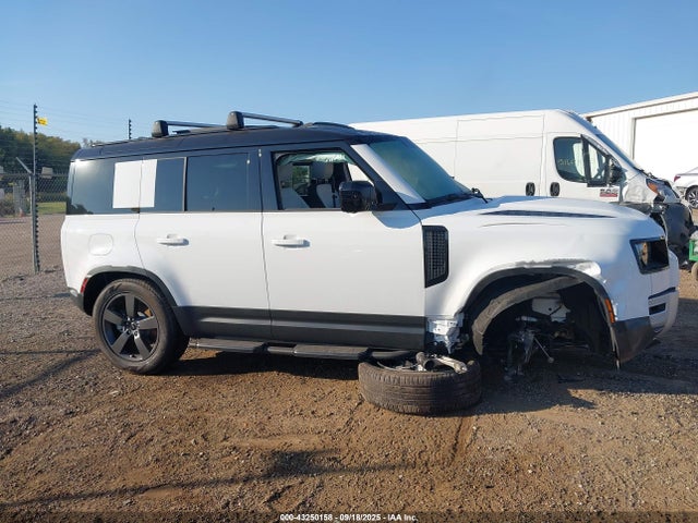 SALEJEEX7S2452467 Land Rover Defender 110 P300