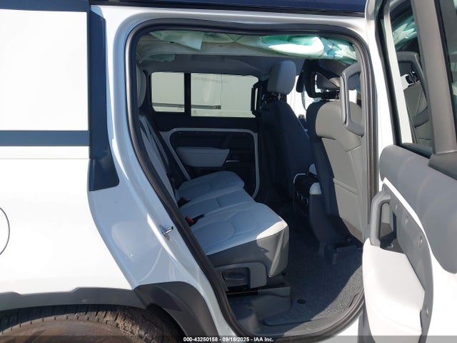 SALEJEEX7S2452467 Land Rover Defender 110 P300