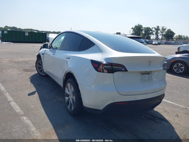 2022 TESLA MODEL Y 7SAYGDEE6NF419749 Photo 2