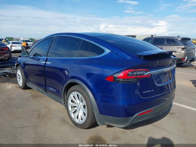 2017 TESLA MODEL X 5YJXCBE27HF043615 Photo 2