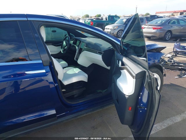 2017 TESLA MODEL X 5YJXCBE27HF043615 Photo 4