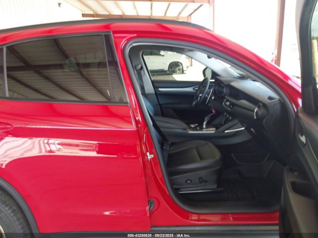 2018 ALFA ROMEO STELVIO ZASFAKPN1J7B58593 Photo 4