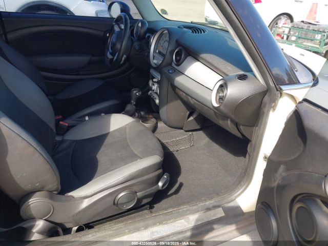 2008 MINI COOPER WMWMF335X8TT66516 Photo 4