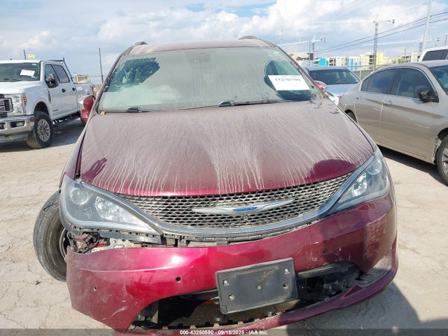 Chrysler Pacifica Limited 2017 2C4RC1GG9HR745645 Image 13