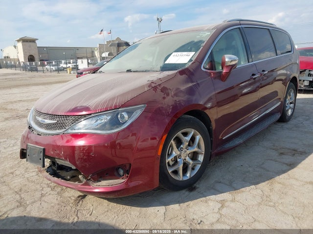 Chrysler Pacifica Limited 2017 2C4RC1GG9HR745645 Image 2