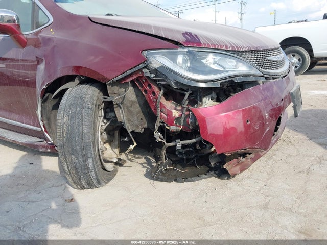 Chrysler Pacifica Limited 2017 2C4RC1GG9HR745645 Image 6
