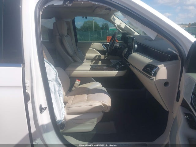 5LMJJ3LT0JEL08050 Lincoln Navigator L Reserve