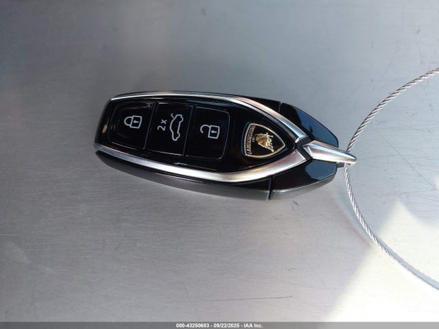 2024 LAMBORGHINI URUS ZPBUC3ZL8RLA35753 Photo 10