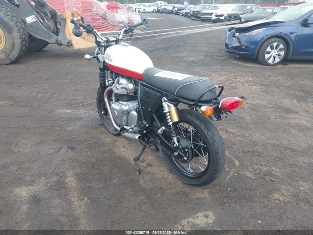 2022 ROYAL ENFIELD MOTORS INT 650 ME3FPN47XNK704124 Photo 2
