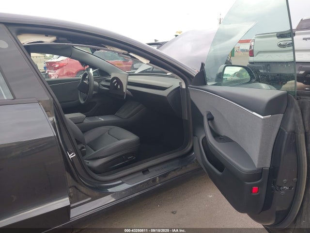 2025 TESLA MODEL 3 5YJ3E1EA1SF916213 Photo 4