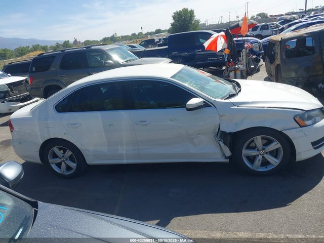 Volkswagen Passat 2014 1VWAS7A35EC025477 Image 13