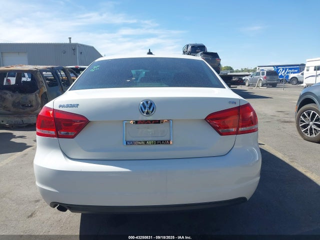 Volkswagen Passat 2014 1VWAS7A35EC025477 Image 16