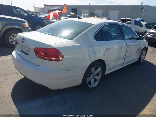 Volkswagen Passat 2014 1VWAS7A35EC025477 Image 4