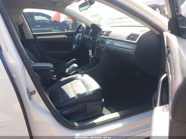 Volkswagen Passat 2014 1VWAS7A35EC025477 Image 5
